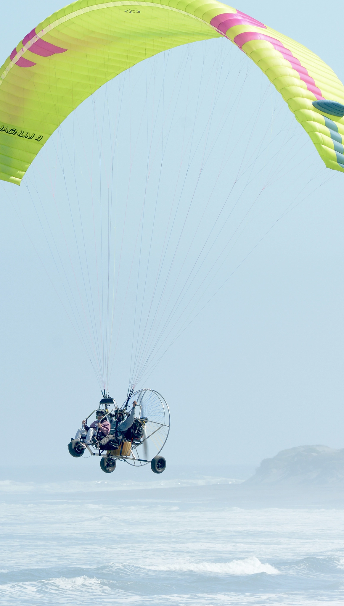 Vuelo biplaza en paratrike de PuraAventura sobre la costa de Ritoque